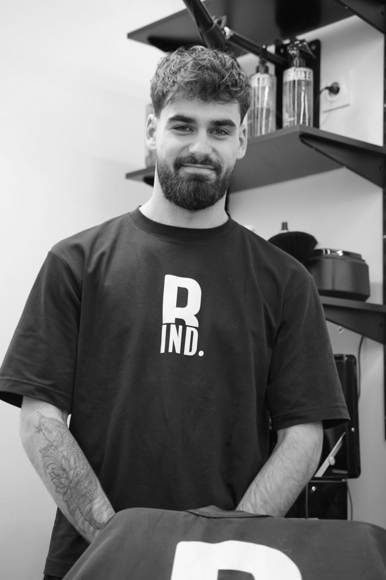 photo-coiffeurs-barber-industrie-site-mathias-scaled.jpg